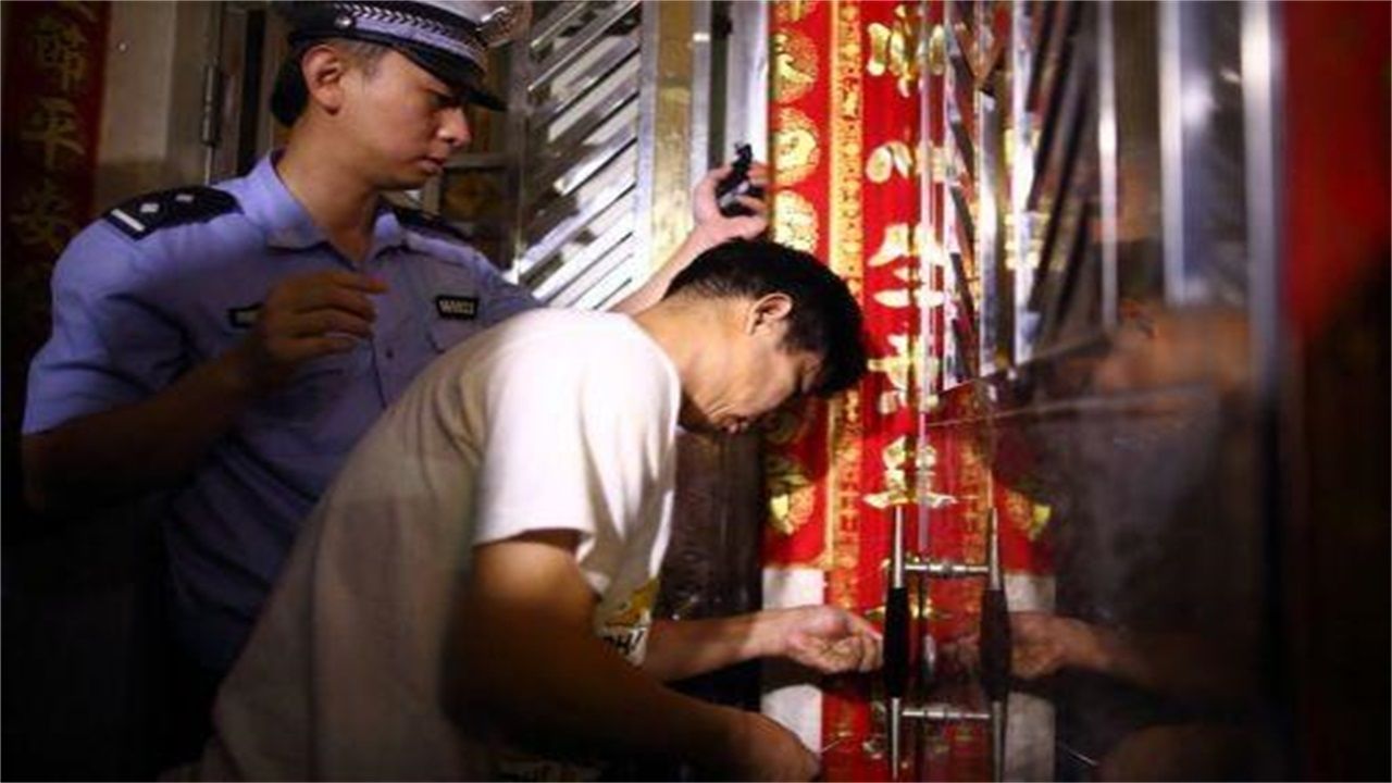 朔州请开锁师傅开了锁后，师傅为什么一般都不进门，就算主人请也不进去？